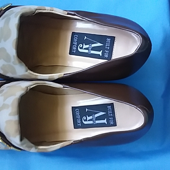 AJ Valencia womens 11 W Pump Heels Print and Brown with Gold color accent strap - Picture 15 of 16